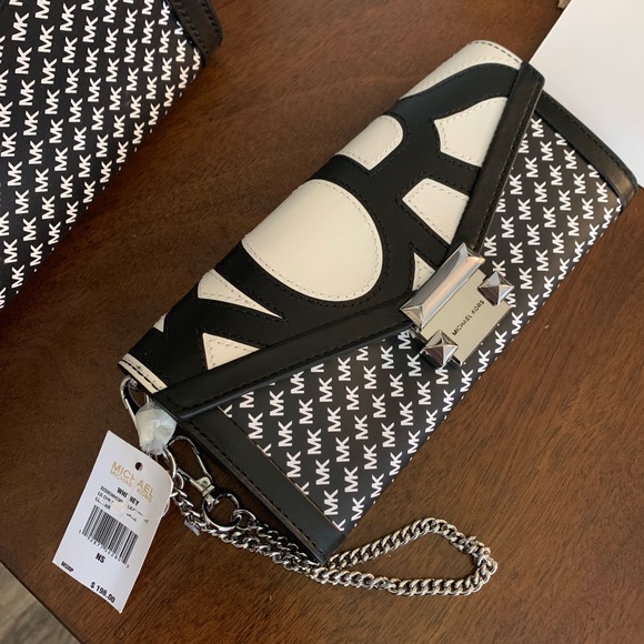 New MK set 🥰 - Picture 4 of 8